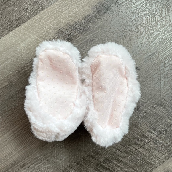 👶🏼NWOT Pink Furry Bear Hat & Booties Set - Picture 7 of 7